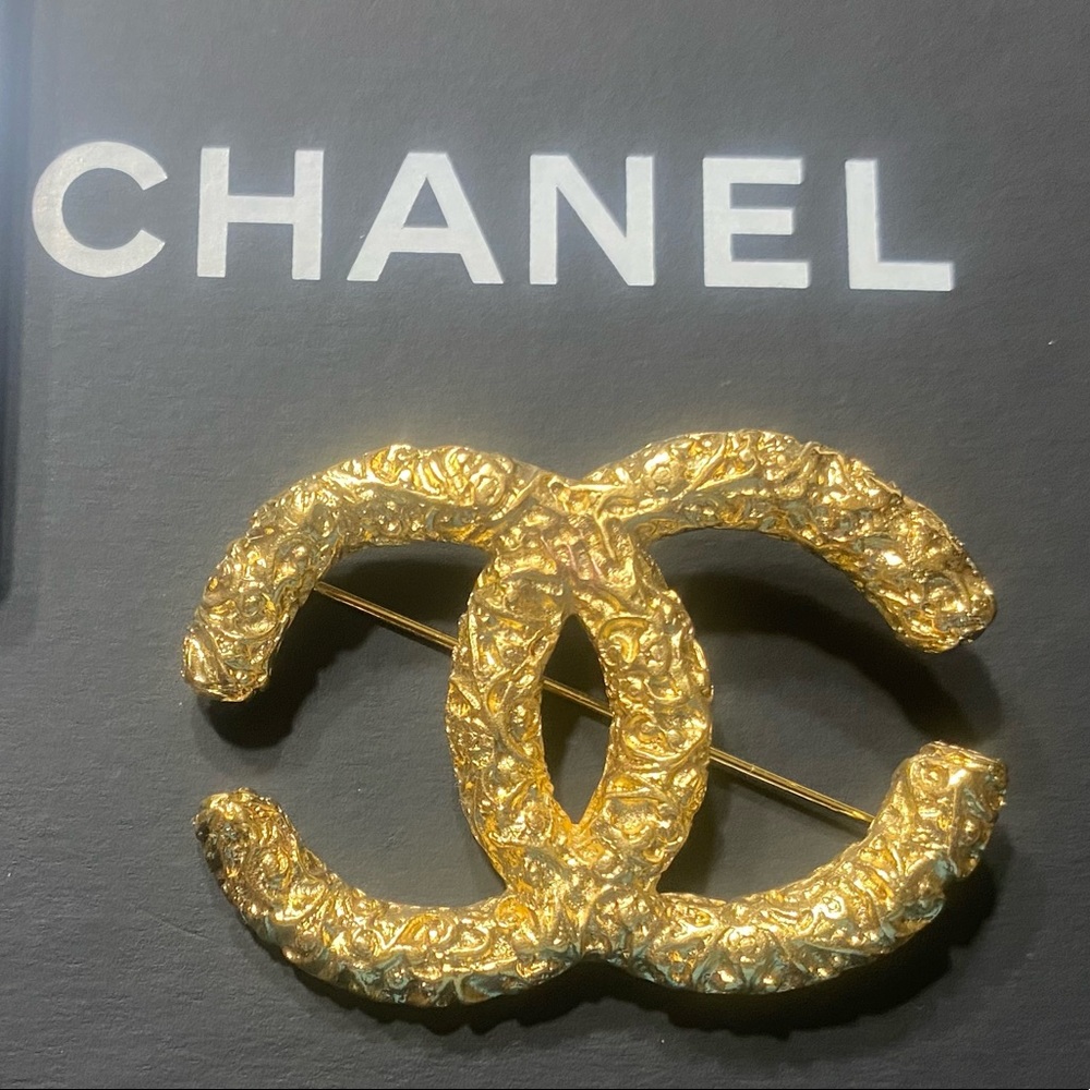 super rare Chanel XL textured brooch vintage